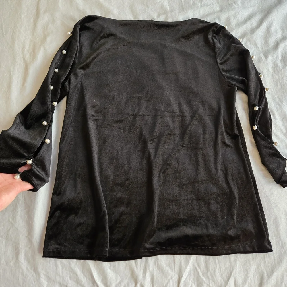 Cable & Gauge sz XL black velvet 3/4 sleeve top, arm cutout & pearl button NWT - Picture 7 of 7